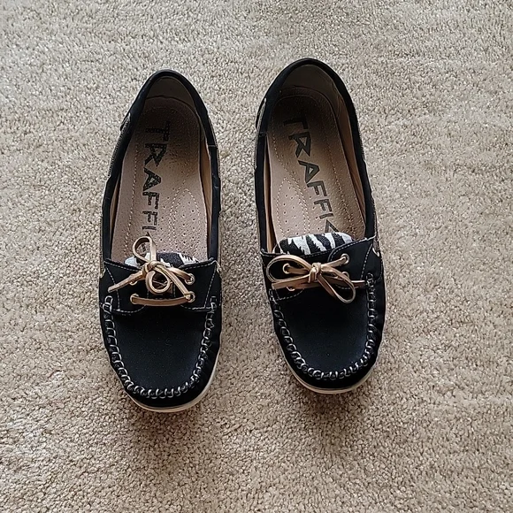 Traffic Flats - Picture 3 of 5